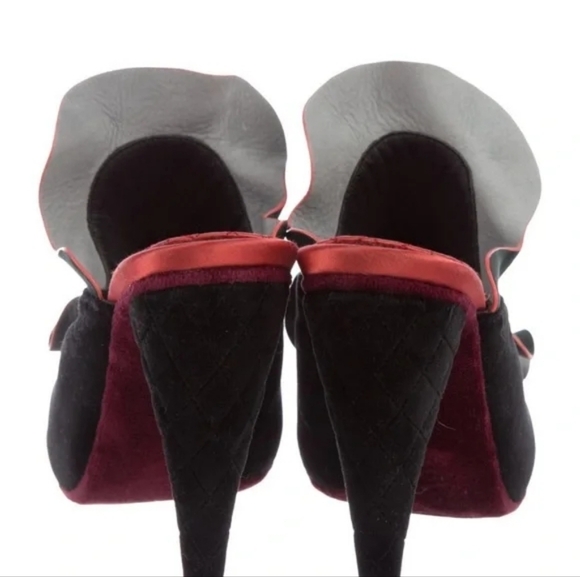 Fendi Black and Burgundy Suede Ruffle Mules - Picture 6 of 15